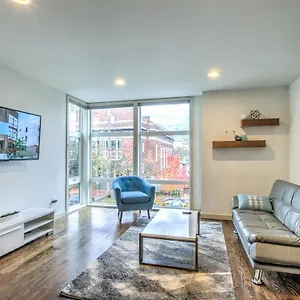 https://modern-home-with-rooftop-oasis.seattlehotelsites.com